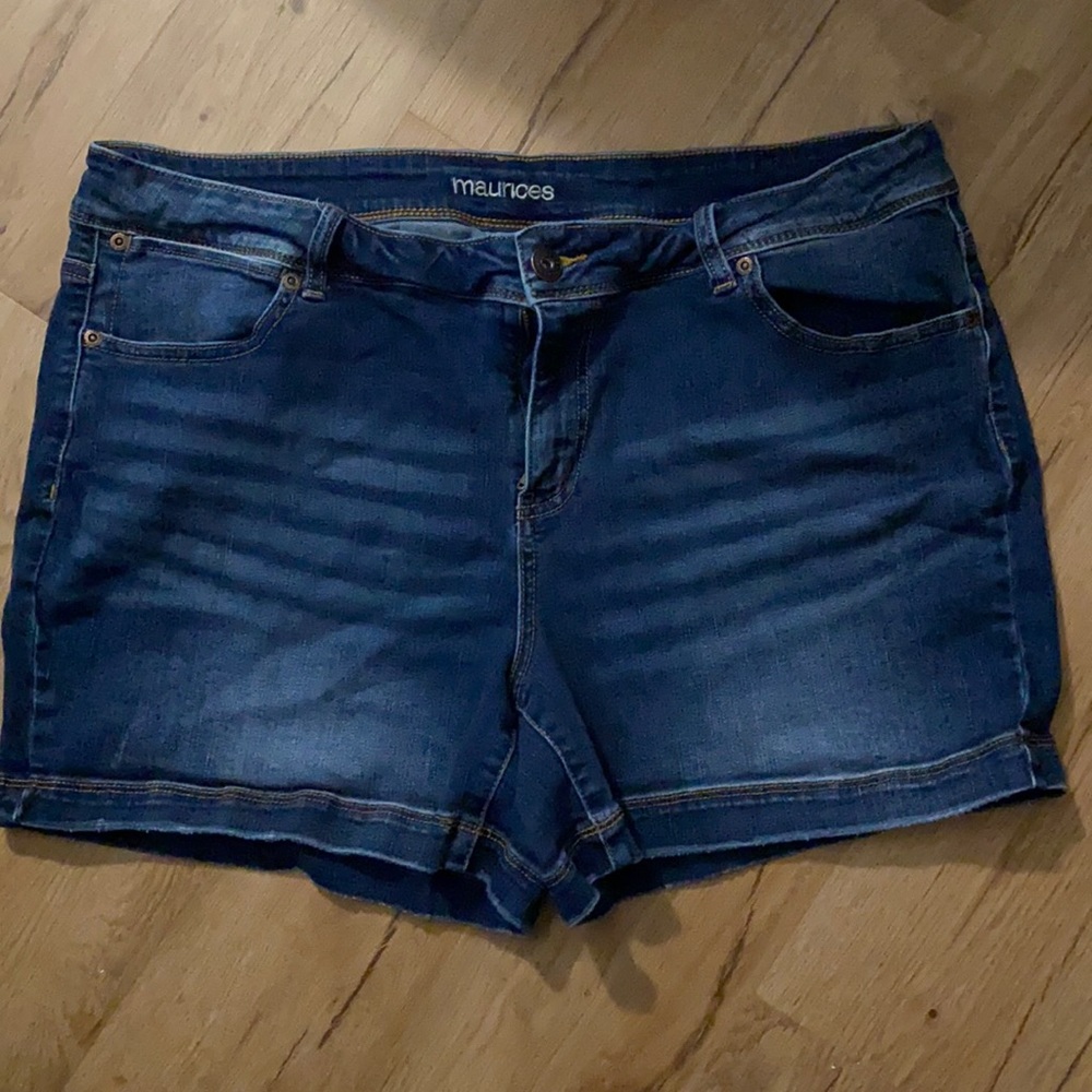 Maurices Jean shorts size 20